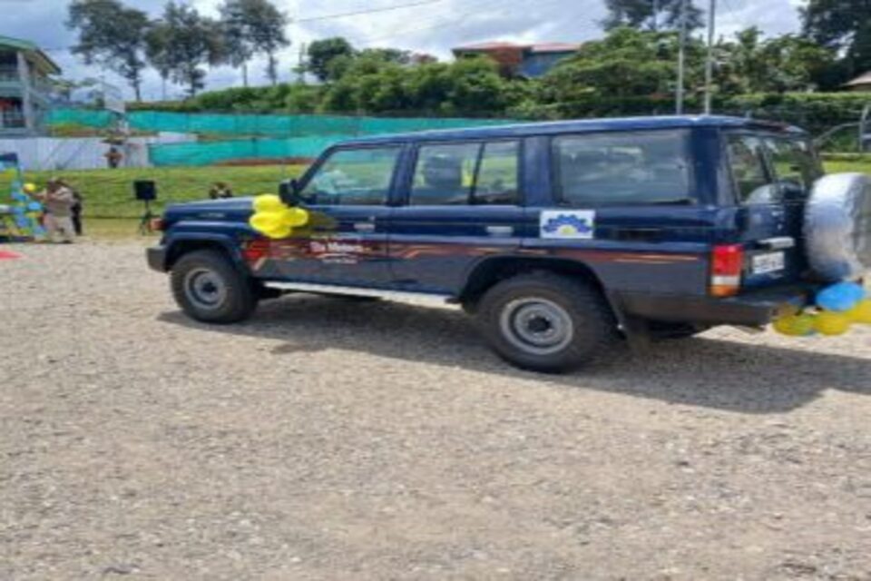 EPG give Vehicles to Innovative University of Enga